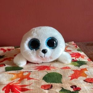 small sized white seal beany boo